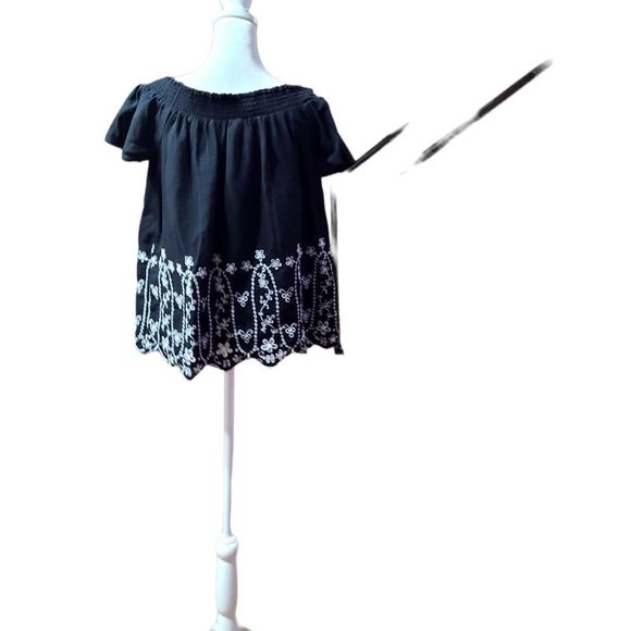 Large Old Navy Off shoulder shirt - Picture 2 of 4